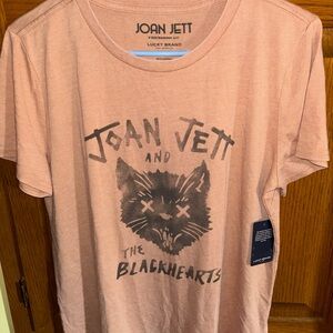 Lucky Brand Joan Jett Cat Graphic Tee in Pale Coral. Size M. 18”ptp. NWT
